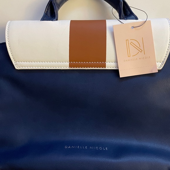 Danielle Nicole Crossbody purse with top handle and removable strap - Picture 7 of 8